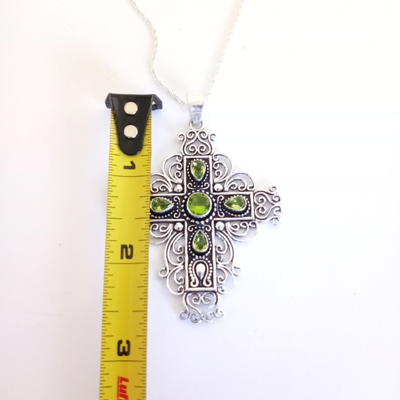 Sterling silver green peridot filigree cross pendant on 20 inch necklace NEW - Picture 4 of 6